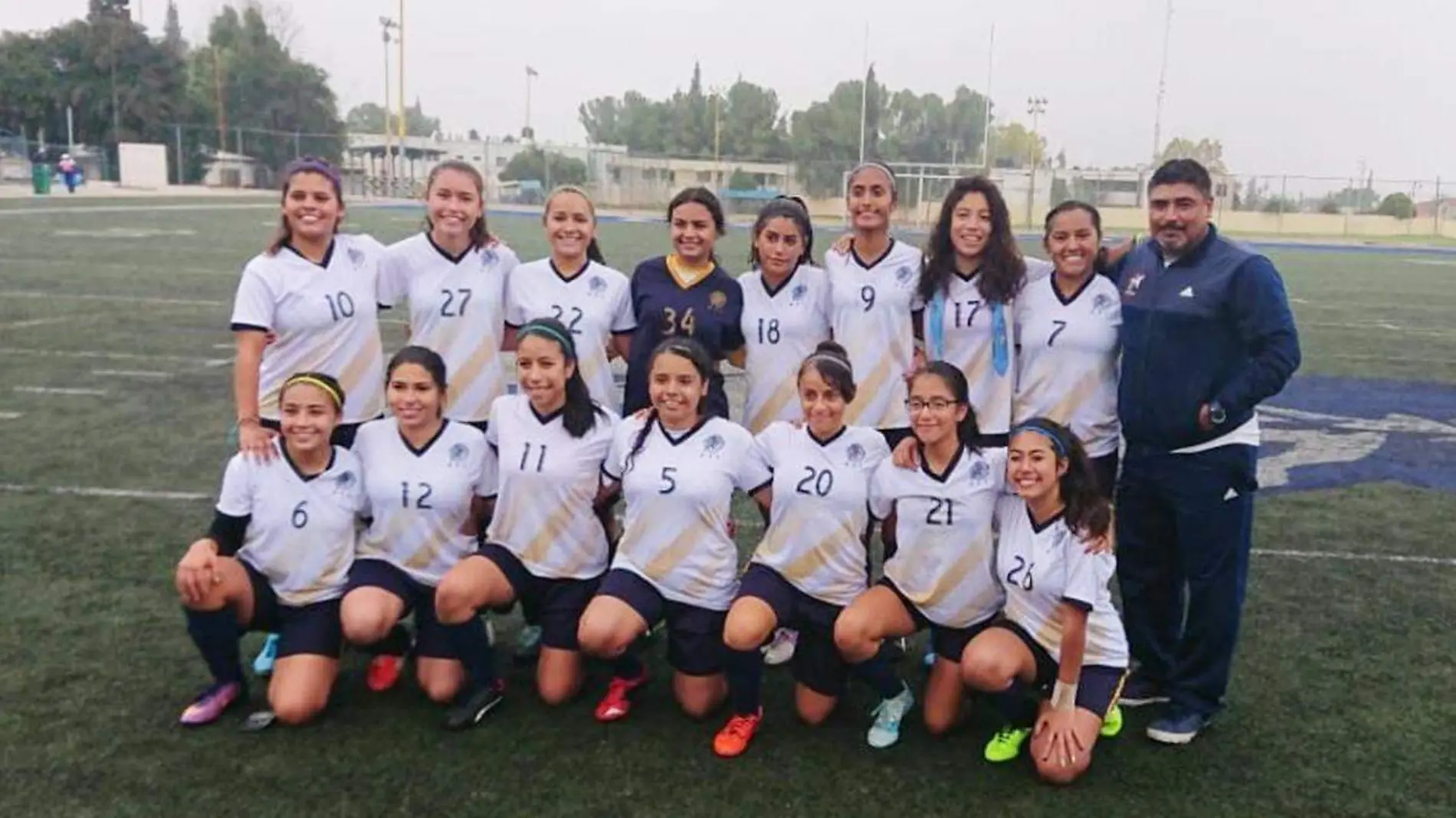 j03 Equipo femenil de la PVC 1